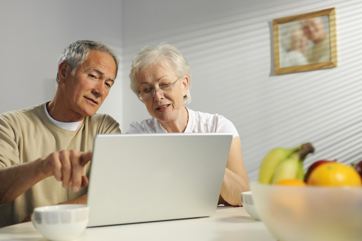 A senior couple creating a financial power of attorney in Texas.