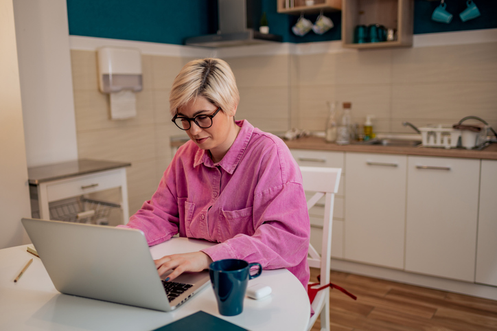An investor looking up how a short interest ratio is used for investments.