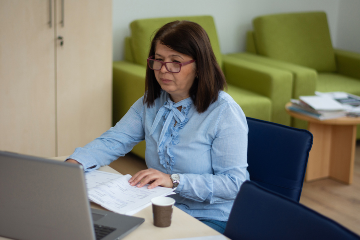 An investor researching different denominations for sovereign bonds.