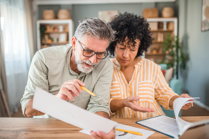 A couple discussing how to use a bull call spread strategy.
