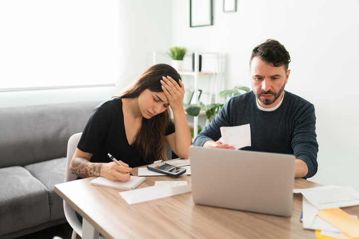 Personal Banker vs. Financial Advisor: Who to Work With?