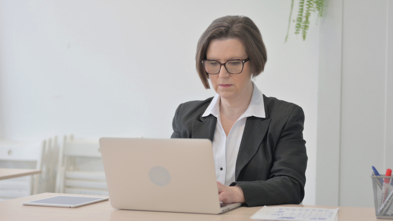 A woman reviewing different factors that can affect how long it takes to cash out an annuity.