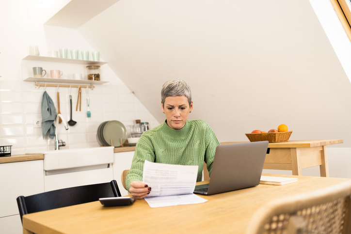 A woman filing her taxes online.