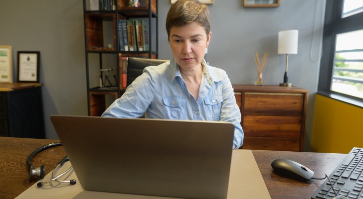 A woman researching how to claim Social Security benefits early.