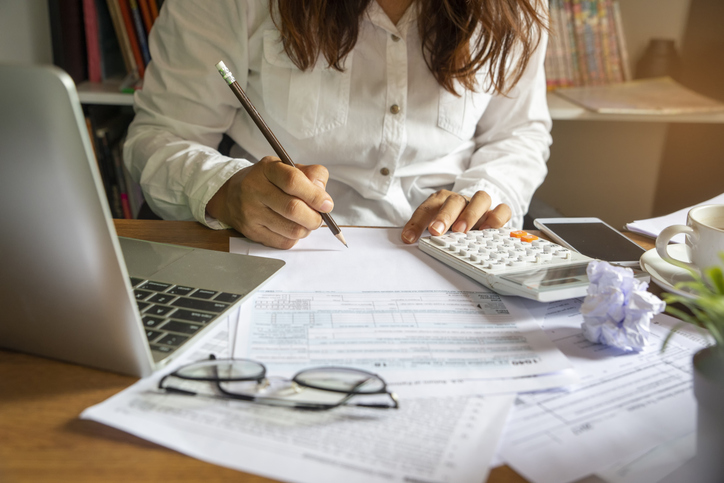 A woman filing her taxes online.