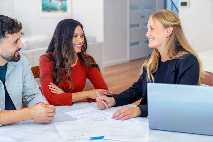 An advisor sits down with new clients.