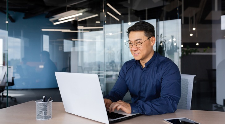 An investor researching how to balance stocks and bonds in his 401(k).