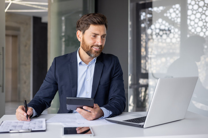 A financial advisor researching how to build a memorable email signature.