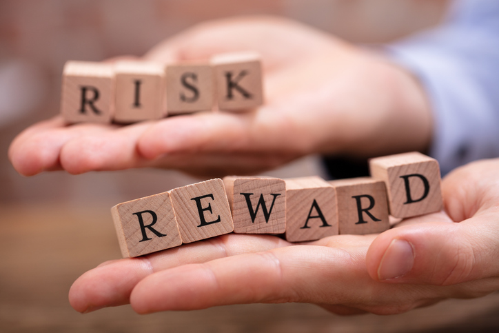 The risk/reward ratio compares an investment’s potential gain with its potential loss to help evaluate whether the expected return is worth the risk.